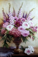 Игорь Левашов "Букет Симфония", букет цветов в вазе стоящей на столе