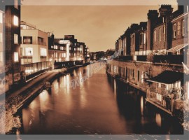 Изображение ночного вида каналов Венеции