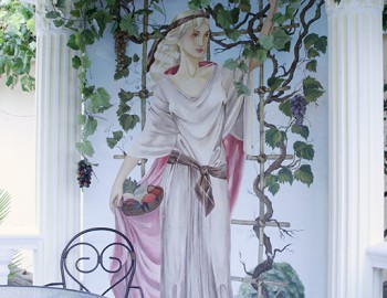 Художественная роспись с изображение девушки собирающей урожай фруктов и ягод