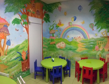 Художественная роспись детской комнаты с сказочными грибами