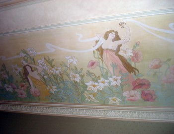 Художественная роспись потолка в стиле Альфонса Муха