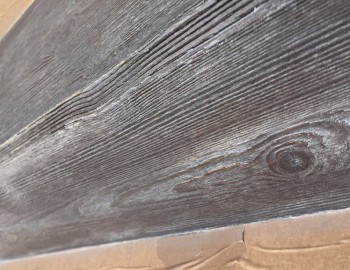 Состаренная деревянная балка
