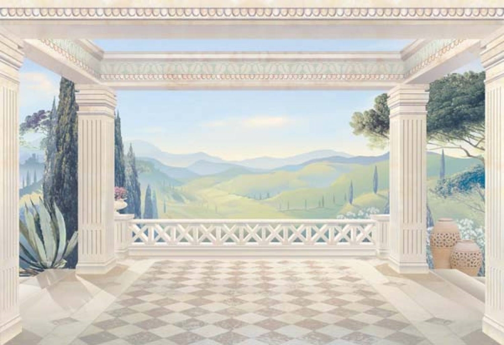 Каменная летняя беседка в греко-римском стиле с видом на гряду гор на фоне безоблачного неба