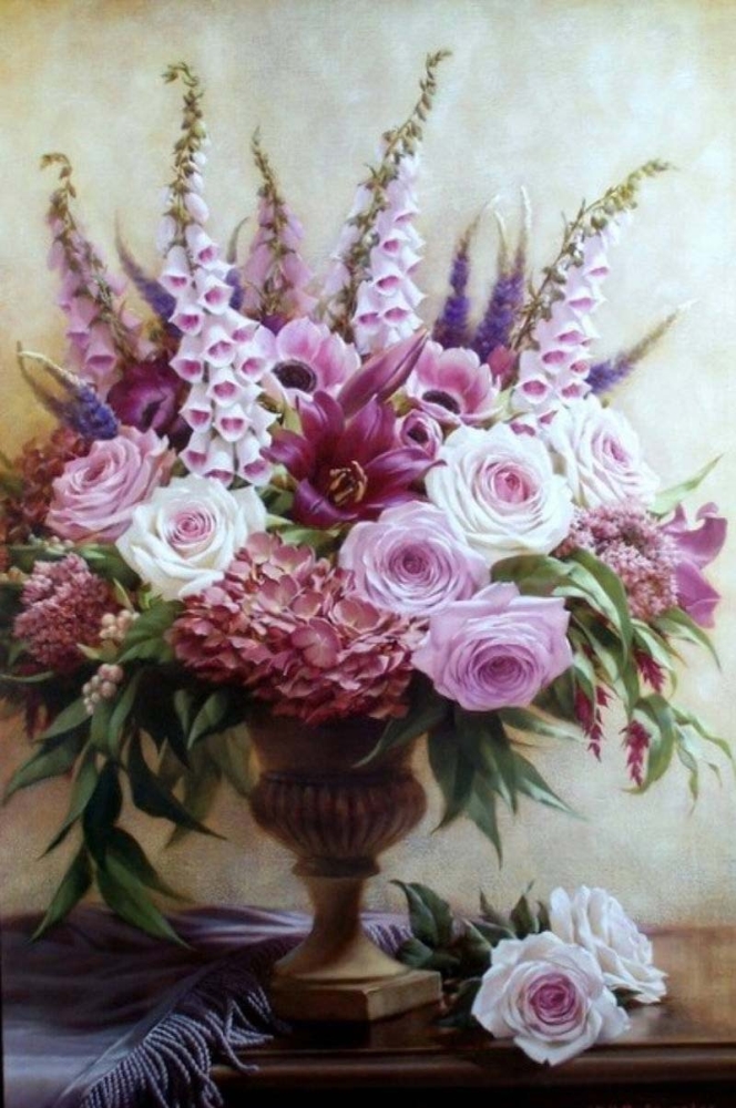 Игорь Левашов "Букет Симфония", букет цветов в вазе стоящей на столе