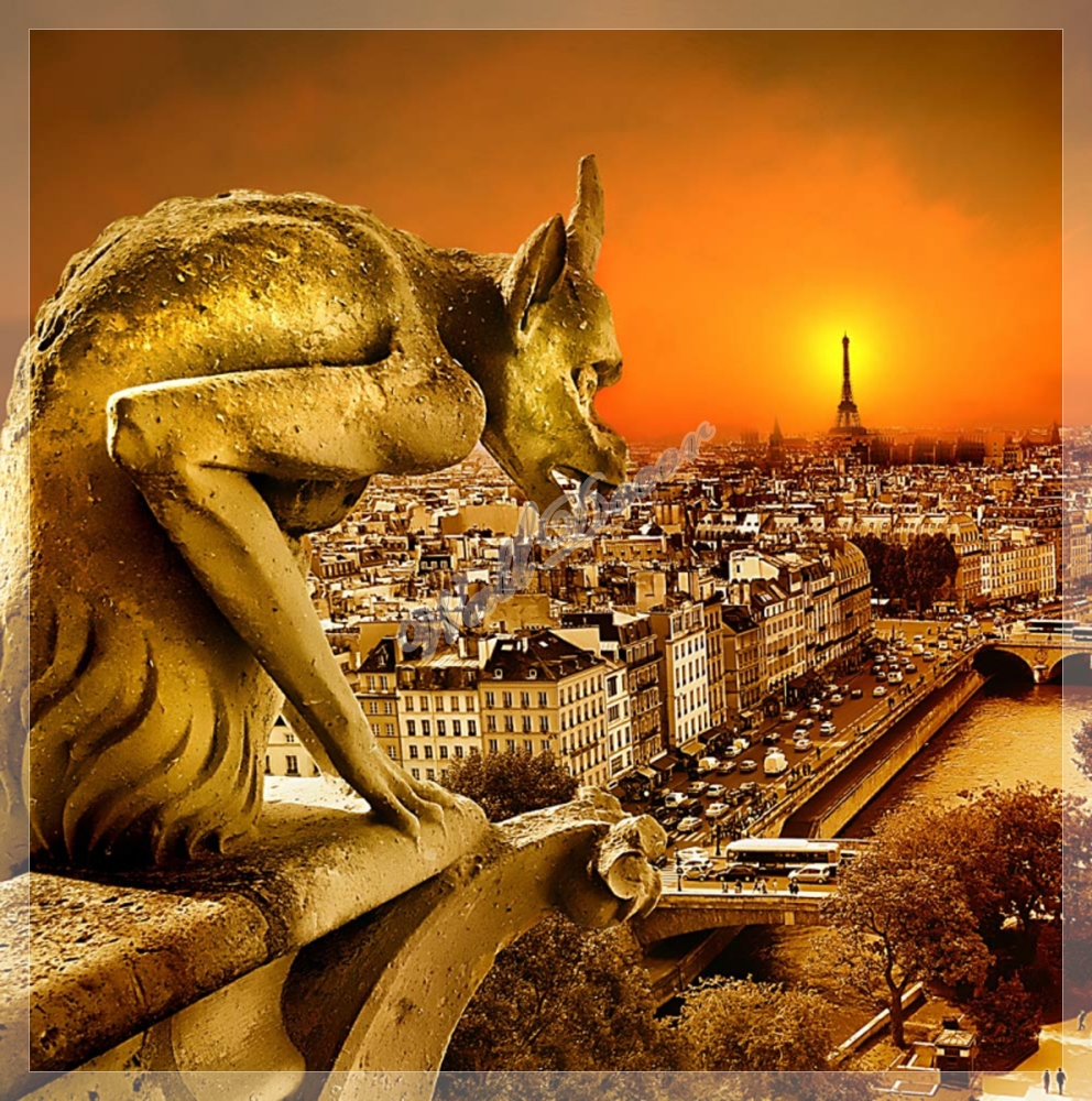 Изображение вид Парижа с высоты на фоне скульптуры Гаргульи 